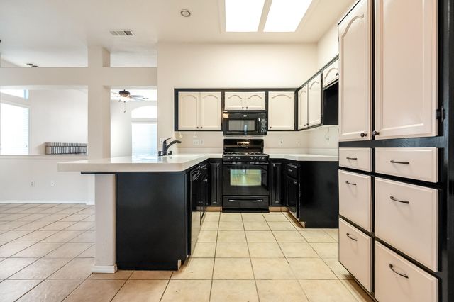 5449 W Ashland Court, Visalia, CA 93277