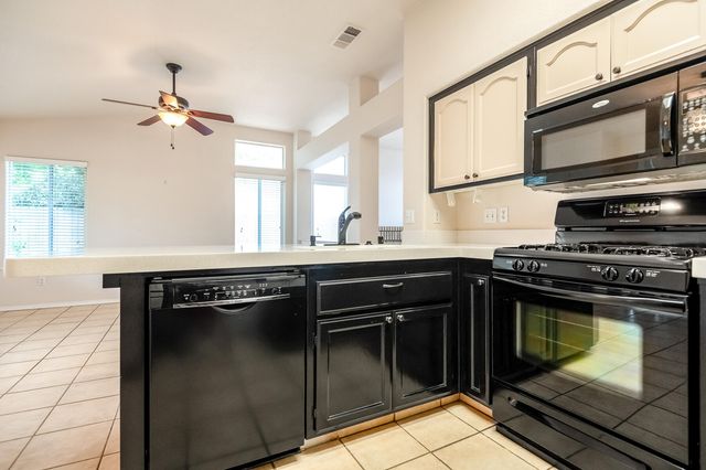 5449 W Ashland Court, Visalia, CA 93277