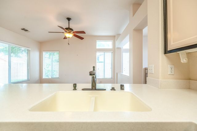 5449 W Ashland Court, Visalia, CA 93277