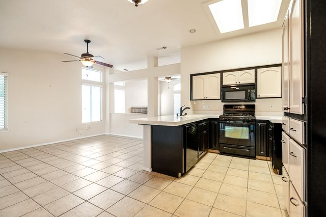 5449 W Ashland Court, Visalia, CA 93277