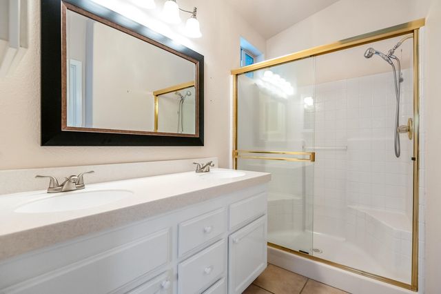 5449 W Ashland Court, Visalia, CA 93277