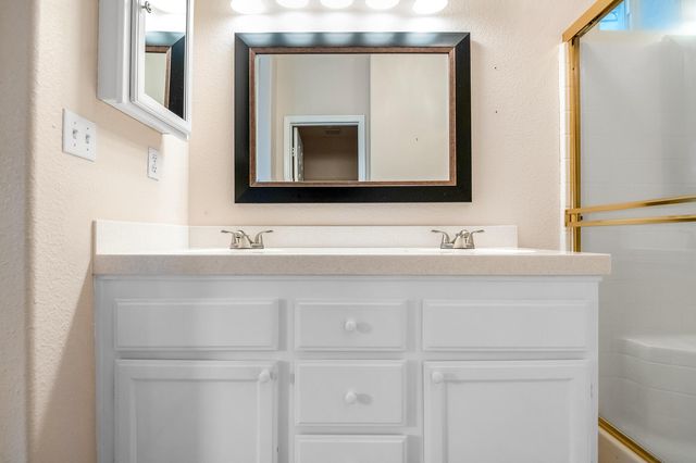 5449 W Ashland Court, Visalia, CA 93277