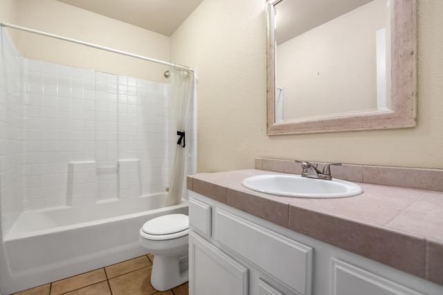 5449 W Ashland Court, Visalia, CA 93277