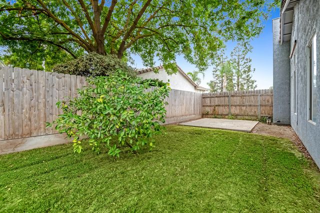 5449 W Ashland Court, Visalia, CA 93277