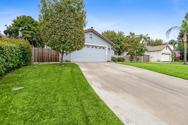 5449 W Ashland Court, Visalia, CA 93277