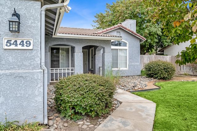 5449 W Ashland Court, Visalia, CA 93277
