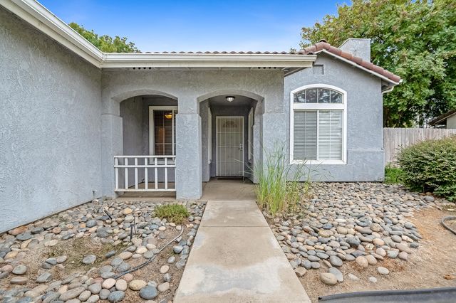 5449 W Ashland Court, Visalia, CA 93277