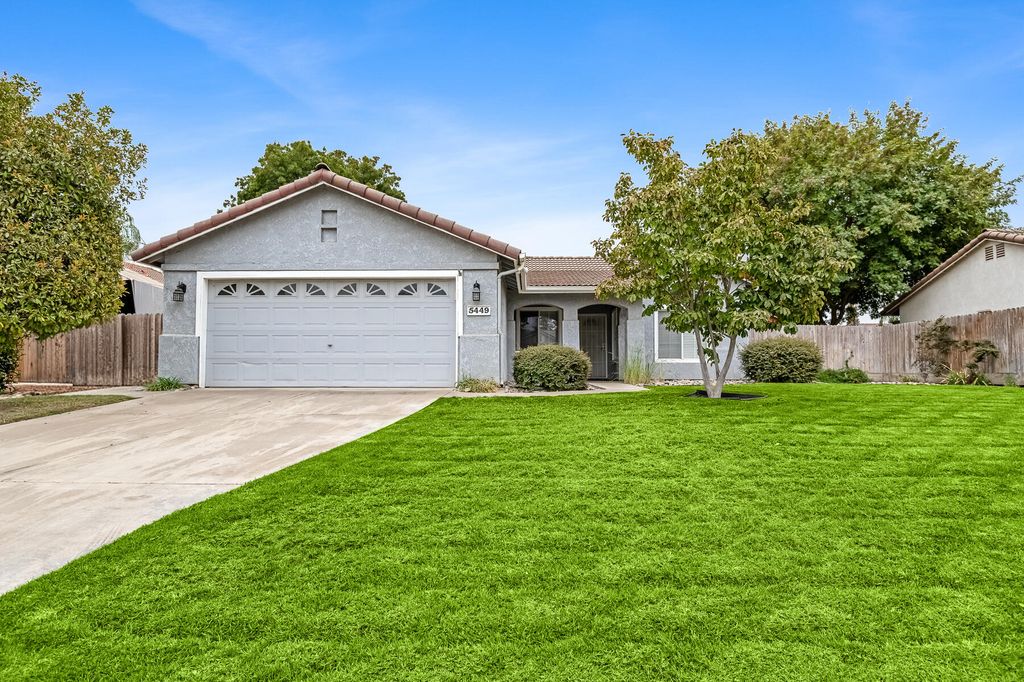 5449 W Ashland Court, Visalia, CA 93277