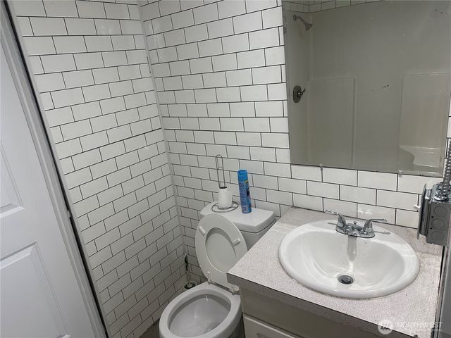 11022 Valley Avenue E, Puyallup, WA 98372