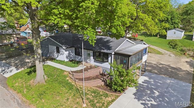 405 W Schaefer Street, Columbia, IL 62236