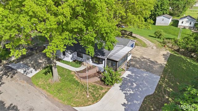 405 W Schaefer Street, Columbia, IL 62236
