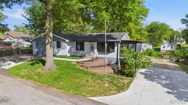 405 W Schaefer Street, Columbia, IL 62236