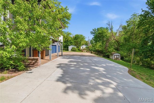 405 W Schaefer Street, Columbia, IL 62236
