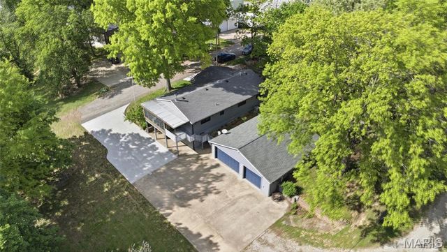405 W Schaefer Street, Columbia, IL 62236