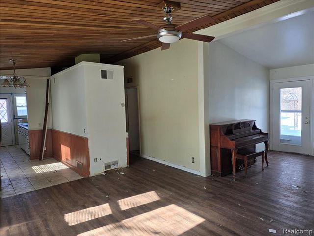 6302 Springdale Boulevard, Grand Blanc, MI 48439