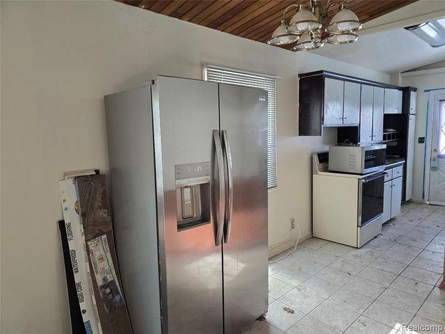 6302 Springdale Boulevard, Grand Blanc, MI 48439