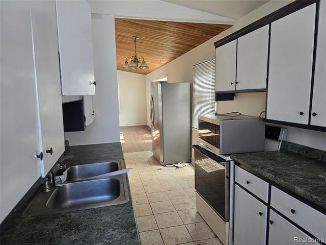 6302 Springdale Boulevard, Grand Blanc, MI 48439