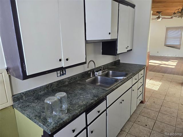 6302 Springdale Boulevard, Grand Blanc, MI 48439