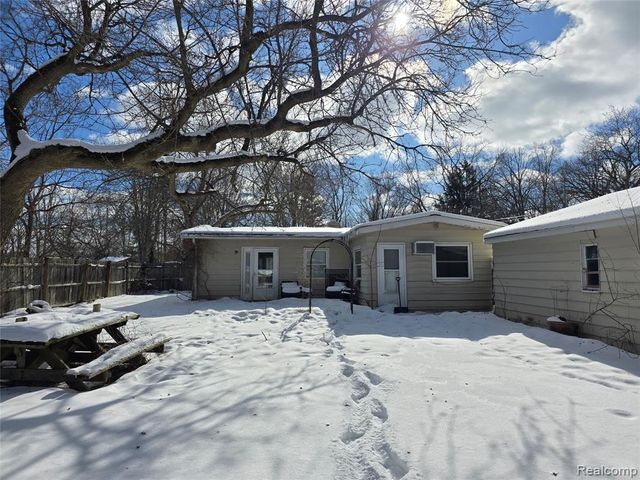 6302 Springdale Boulevard, Grand Blanc, MI 48439