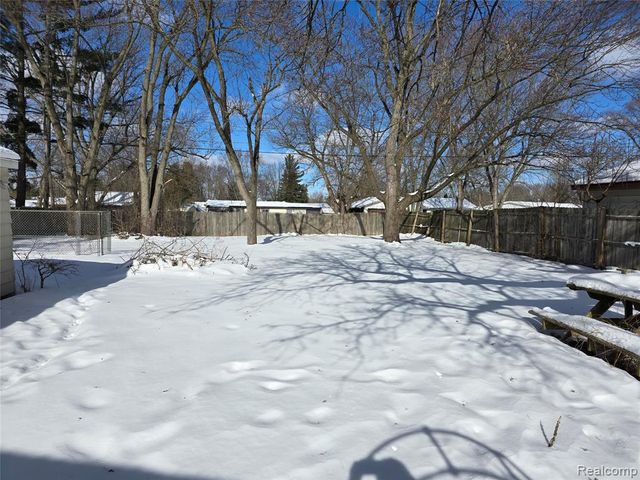 6302 Springdale Boulevard, Grand Blanc, MI 48439