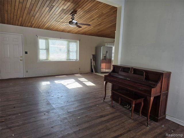 6302 Springdale Boulevard, Grand Blanc, MI 48439