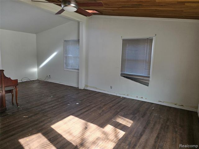 6302 Springdale Boulevard, Grand Blanc, MI 48439