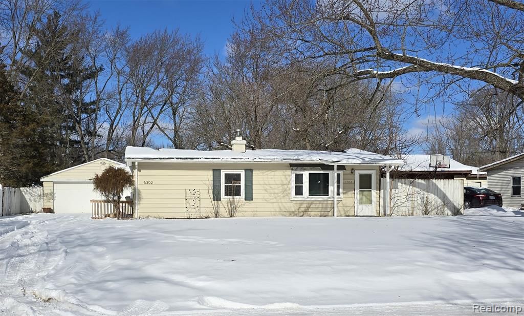 6302 Springdale Boulevard, Grand Blanc, MI 48439