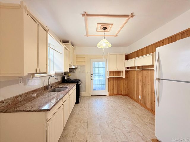 40 Academy Avenue, Middletown, NY 10940
