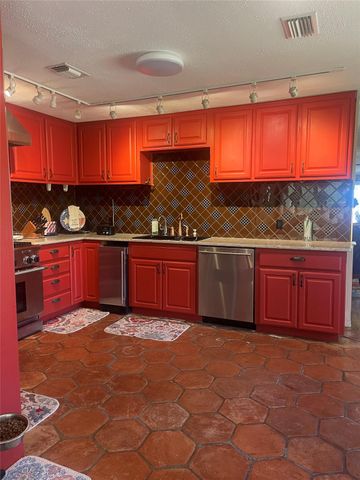 138 Suzann LN, Burnet, TX 78611