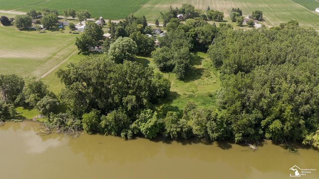 8870 Dixon Road, Raisinville Twp, MI 48161