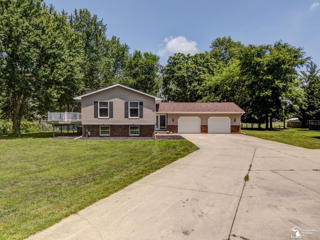 8870 Dixon Road, Raisinville Twp, MI 48161