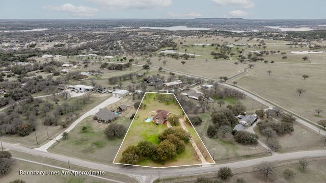 2710 Bob White Drive, Granbury, TX 76049