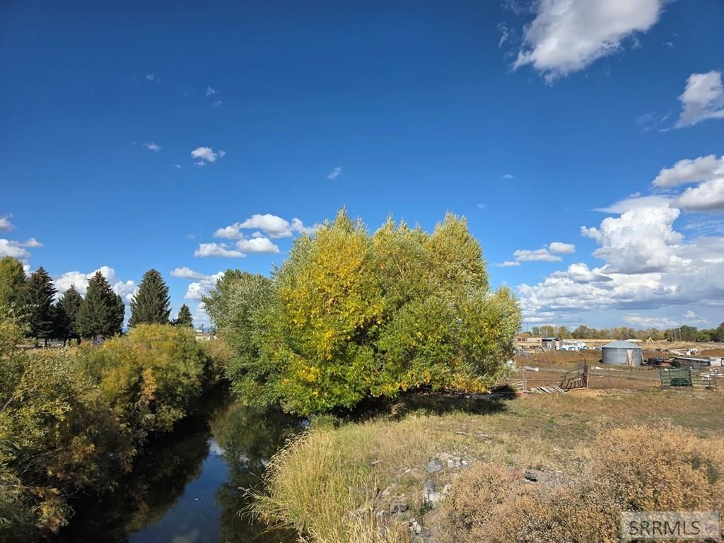 Image 10 of property listing at 2588 E Yellowstone Hwy, St Anthony, ID 83445