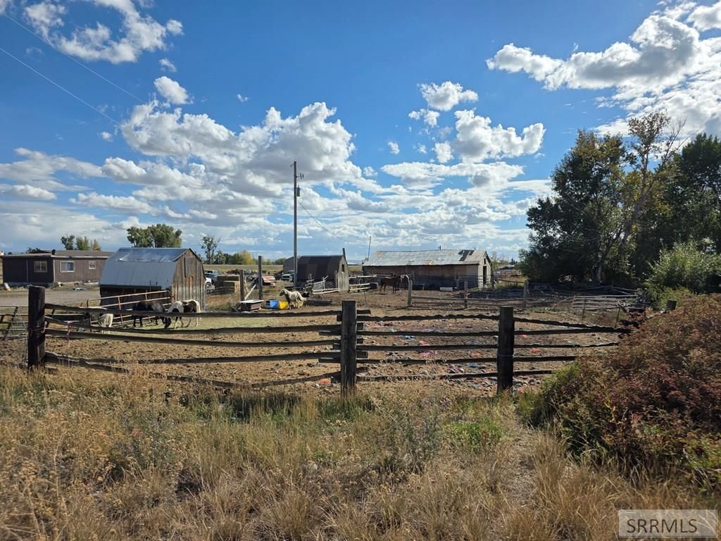 Image 6 of property listing at 2588 E Yellowstone Hwy, St Anthony, ID 83445