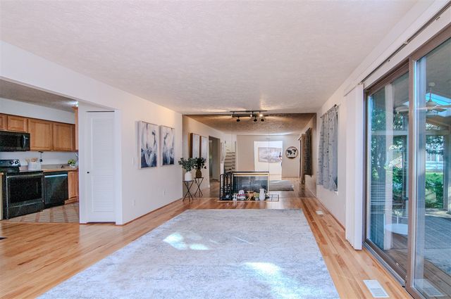 1325 Chartwell Carriage Way, East Lansing, MI 48823