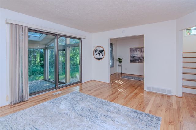 1325 Chartwell Carriage Way, East Lansing, MI 48823