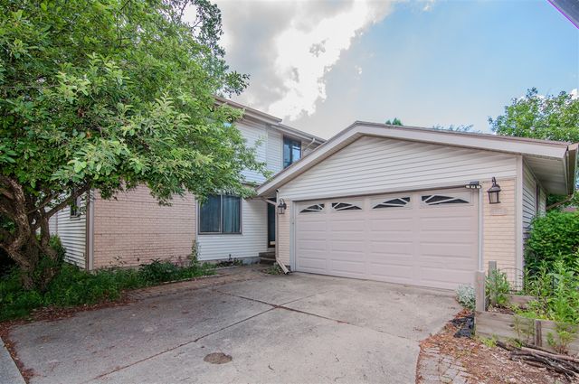 1325 Chartwell Carriage Way, East Lansing, MI 48823