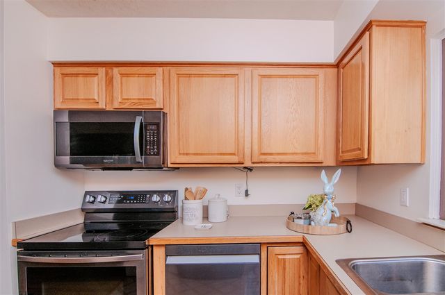 1325 Chartwell Carriage Way, East Lansing, MI 48823