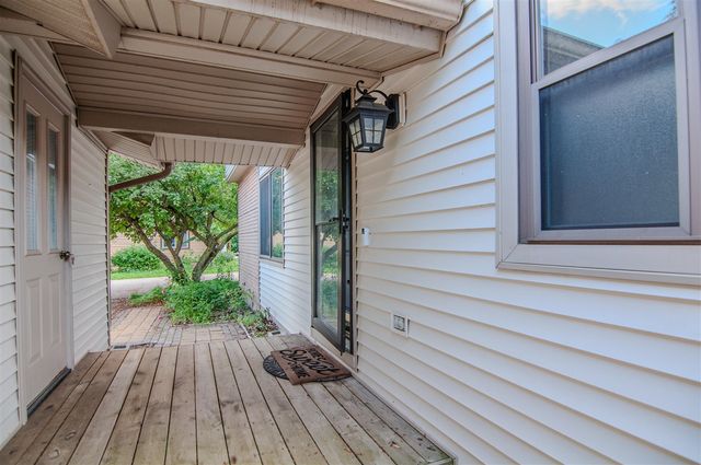 1325 Chartwell Carriage Way, East Lansing, MI 48823