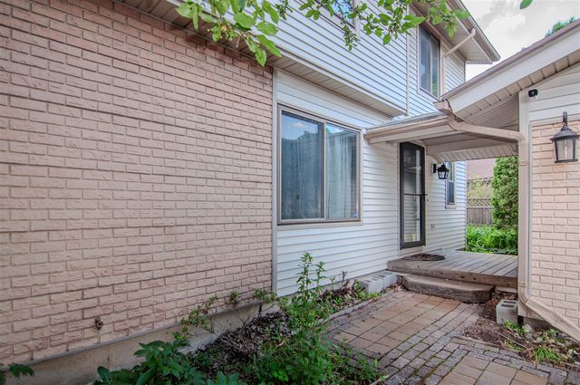 1325 Chartwell Carriage Way, East Lansing, MI 48823