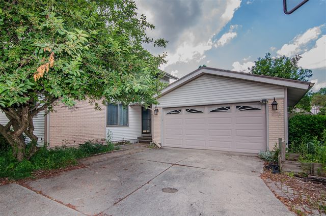 1325 Chartwell Carriage Way, East Lansing, MI 48823