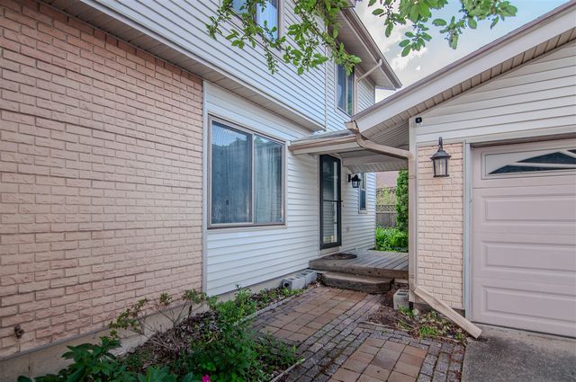 1325 Chartwell Carriage Way, East Lansing, MI 48823