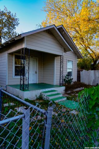 711 S TRINITY ST, San Antonio, TX 78207