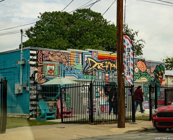 711 S TRINITY ST, San Antonio, TX 78207