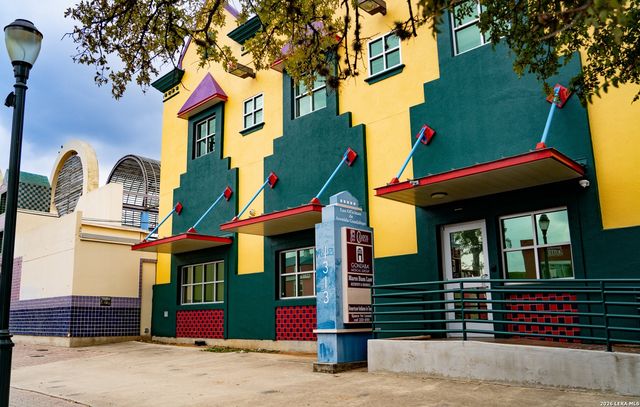 711 S TRINITY ST, San Antonio, TX 78207