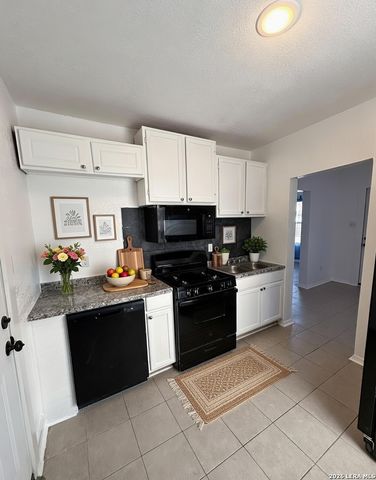 711 S TRINITY ST, San Antonio, TX 78207