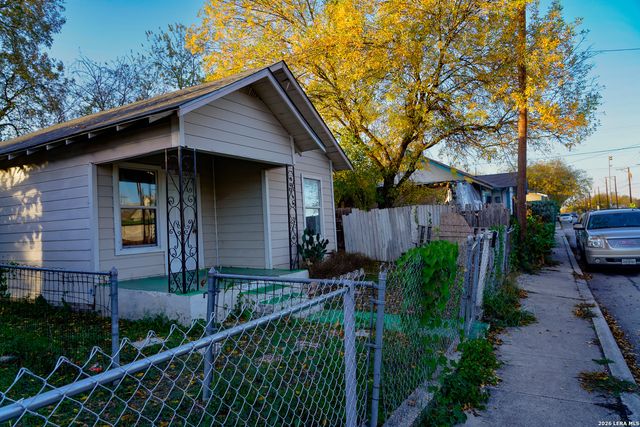 711 S TRINITY ST, San Antonio, TX 78207