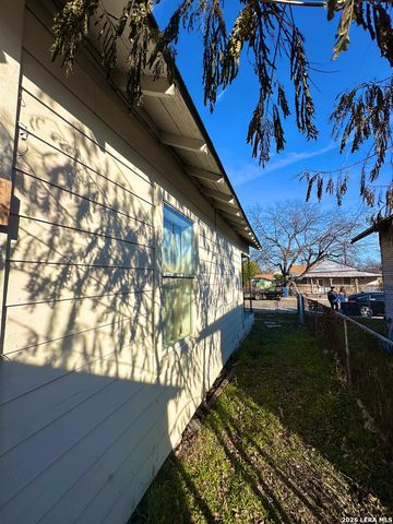 711 S TRINITY ST, San Antonio, TX 78207