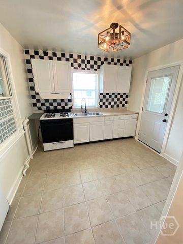 2206 E 41st Street, Savannah, GA 31404