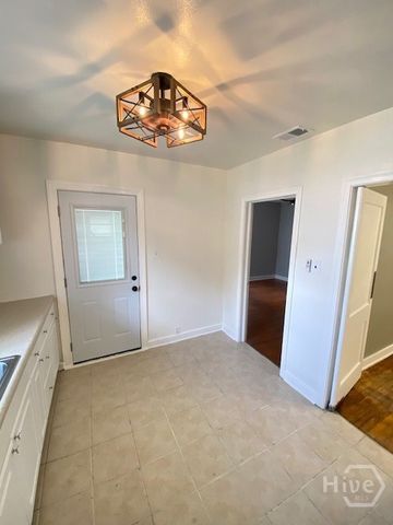 2206 E 41st Street, Savannah, GA 31404